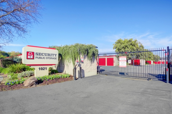 Security Public Storage - Santa Rosa