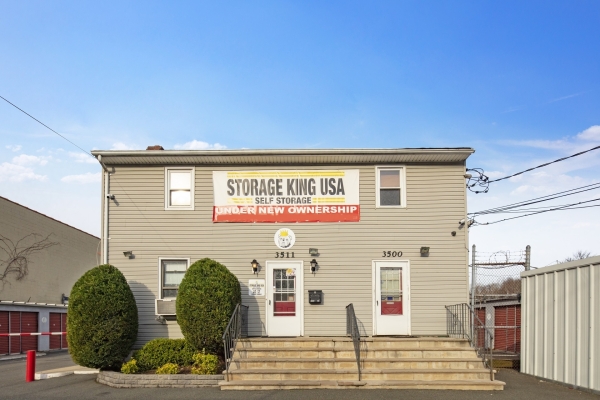 Storage King USA - 008 - Staten Island, NY - Victory Blvd