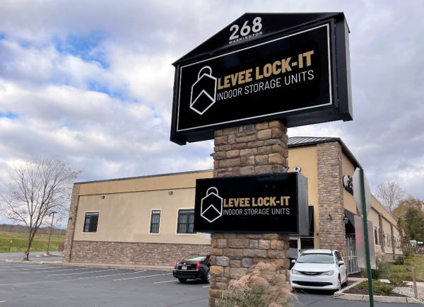 Levee Lock-It