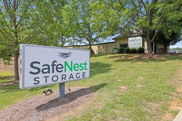 SafeNest Storage - Huntersville - Seagle