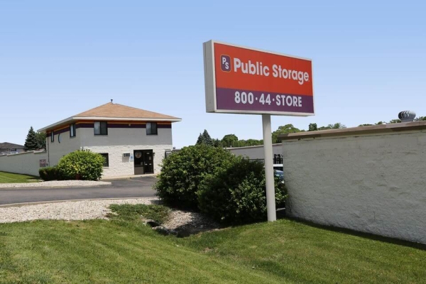 Public Storage - Aurora - 945 N Farnsworth Ave