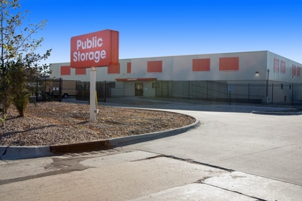Public Storage - Omaha - 301 S 74th St