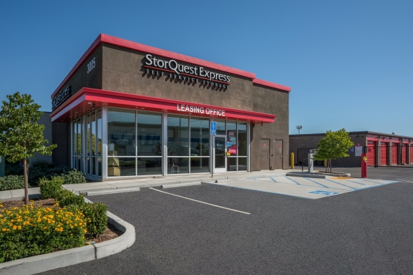 StorQuest Express - West Sacramento / Ramco