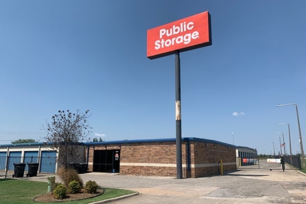 Public Storage - Moore - 2201 N Moore Ave