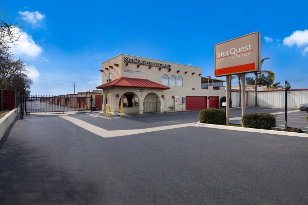 StorQuest - Bakersfield / White
