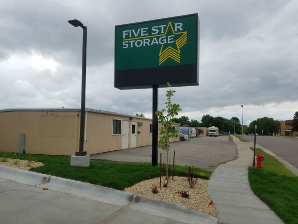 Five Star Storage - 1402 27th Ave S