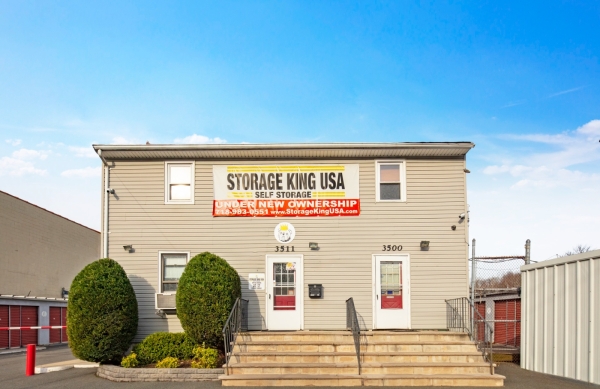 Storage King USA - 008 - Staten Island, NY - Victory Blvd