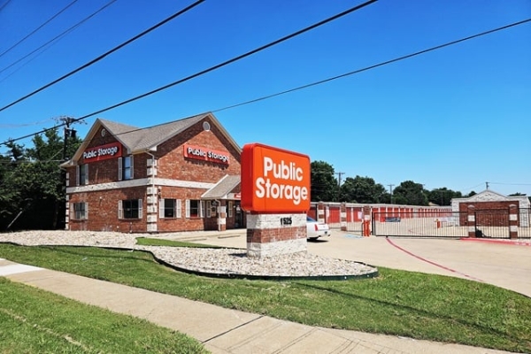 Public Storage - Lancaster - 1525 W Pleasant Run Road