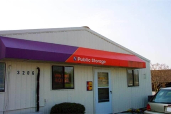 Public Storage - Greensboro - 3206 N OHenry Blvd