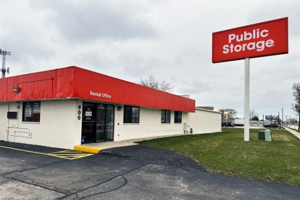 Public Storage - Milwaukee - 900 W Layton Ave