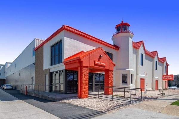 Public Storage - Falls Church - 400 North Roosevelt Blvd