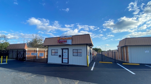 Storage Zone - Self Storage & Business Center Russell Pkwy