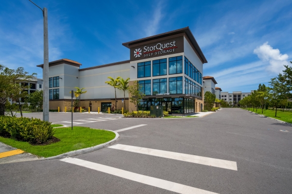 1106 StorQuest - Naples / Founders Square