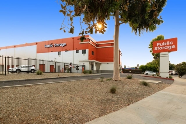 Public Storage - Tarzana - 18440 Burbank Blvd