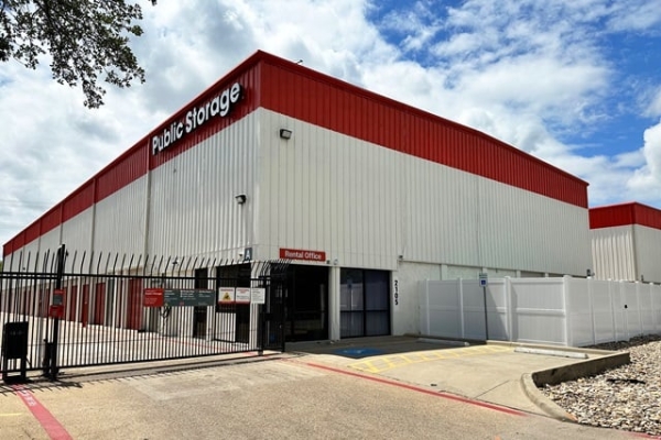 Public Storage - Dallas - 2105 Winsted Drive