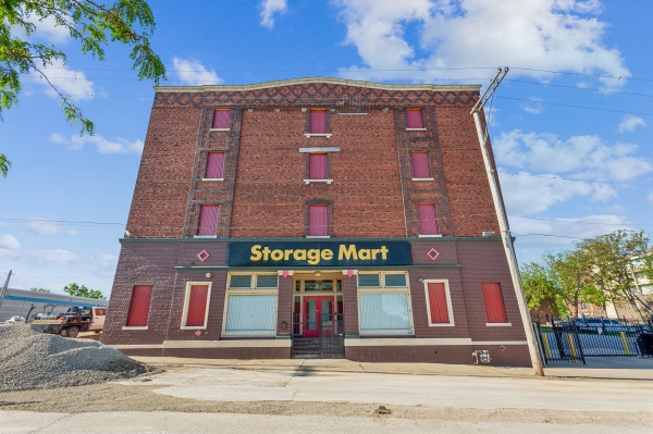 StorageMart - E 8th St