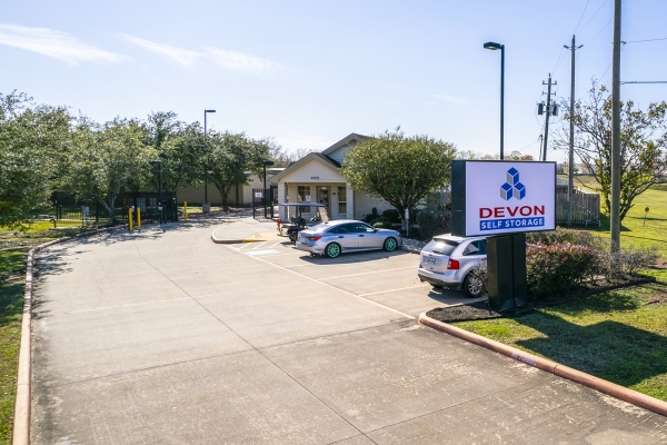 Devon Self Storage - 9222 - FAIRWAY PLAZA