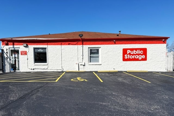 Public Storage - Milwaukee - 7415 West Dean Road