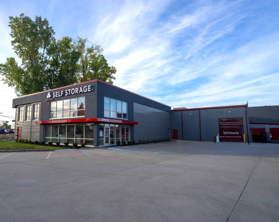 Devon Self Storage, LLC - Devon Self Storage - 9182 Fraser