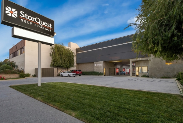 StorQuest - Tarzana / Oxnard